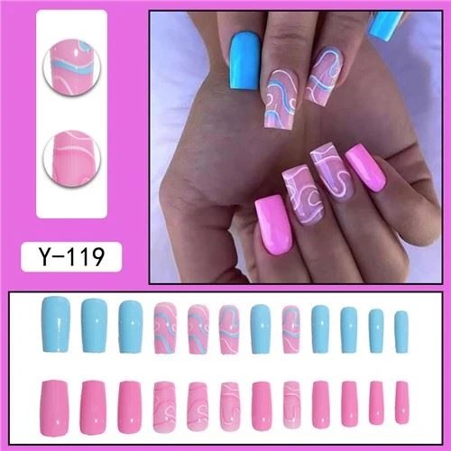 Faux ongles au salon de manucure